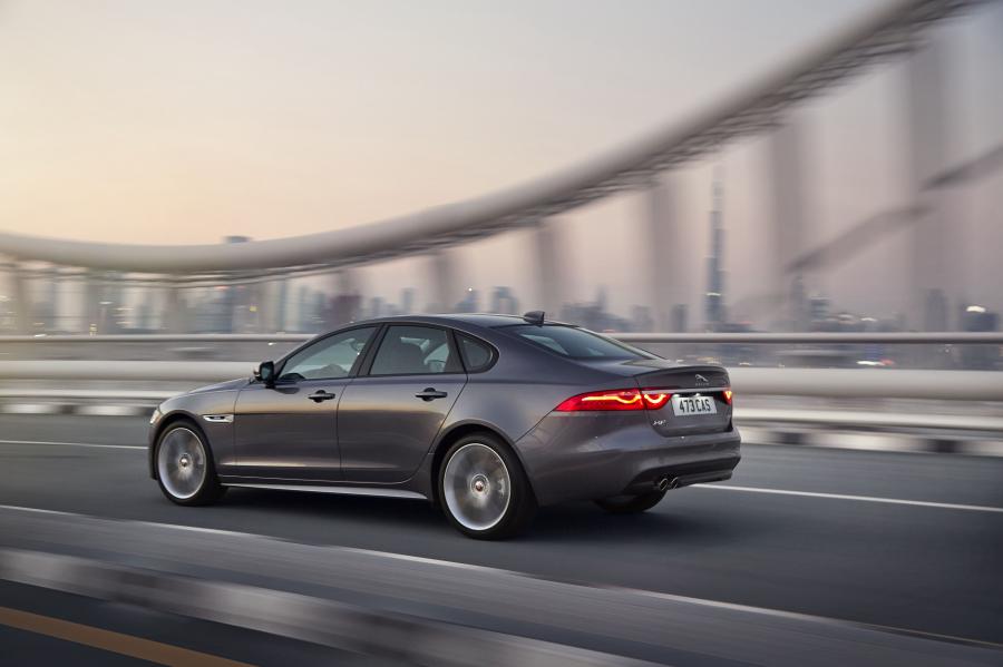  Jaguar XF R-Sport 2015 года  (фото 13 из 22)